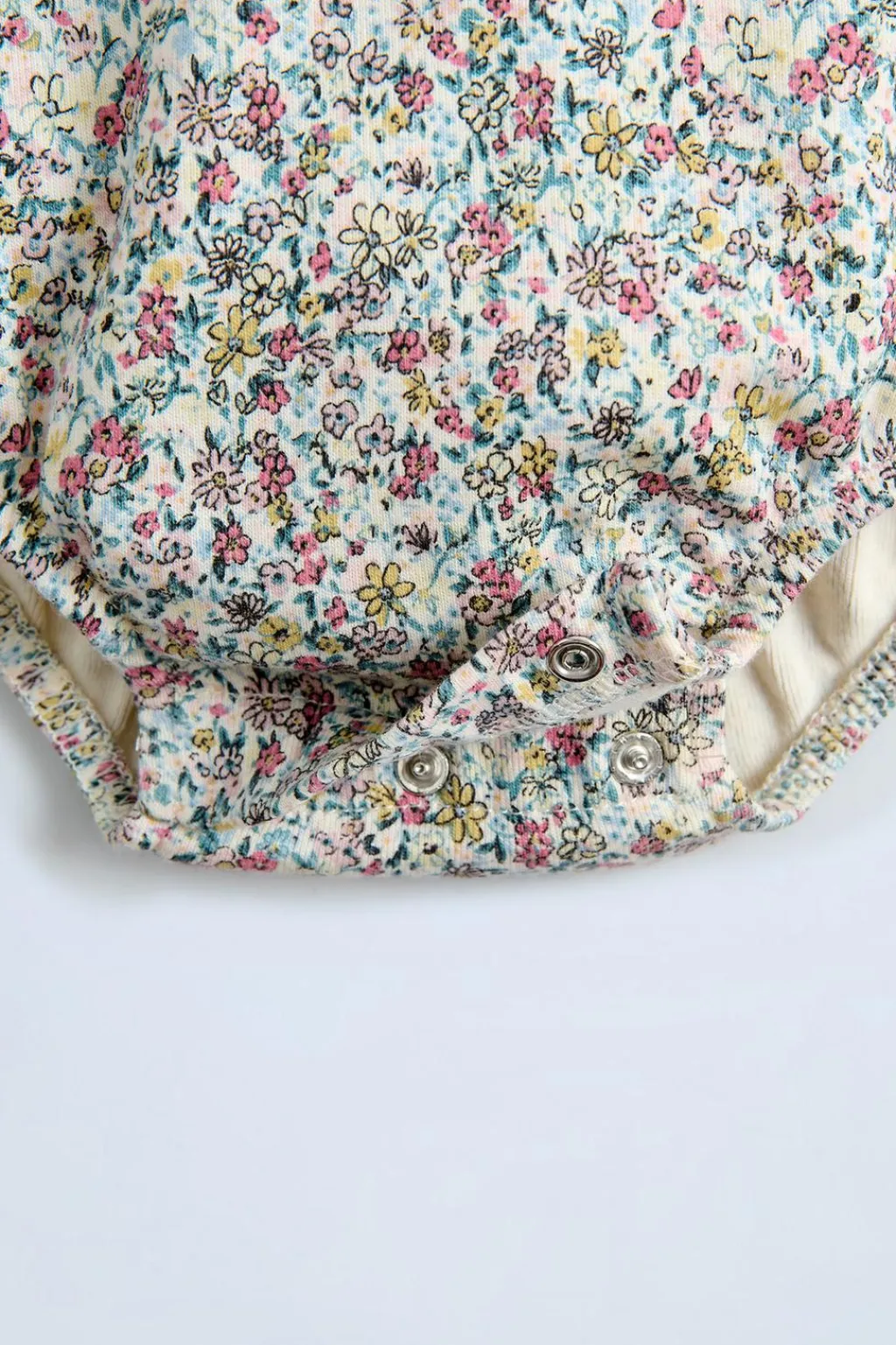 Niños ZARA 0 - 6 Meses·Bodies / Camisas|0 - 6 Meses·Camisetas<BODY ESTAMPADOS FLORECITAS