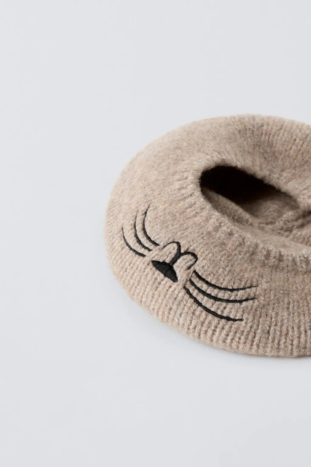 Niños ZARA 1½ - 6 Años·Accesorios|6 - 14 Años·Accesorios<BOINA PUNTO OREJITAS BORDADO