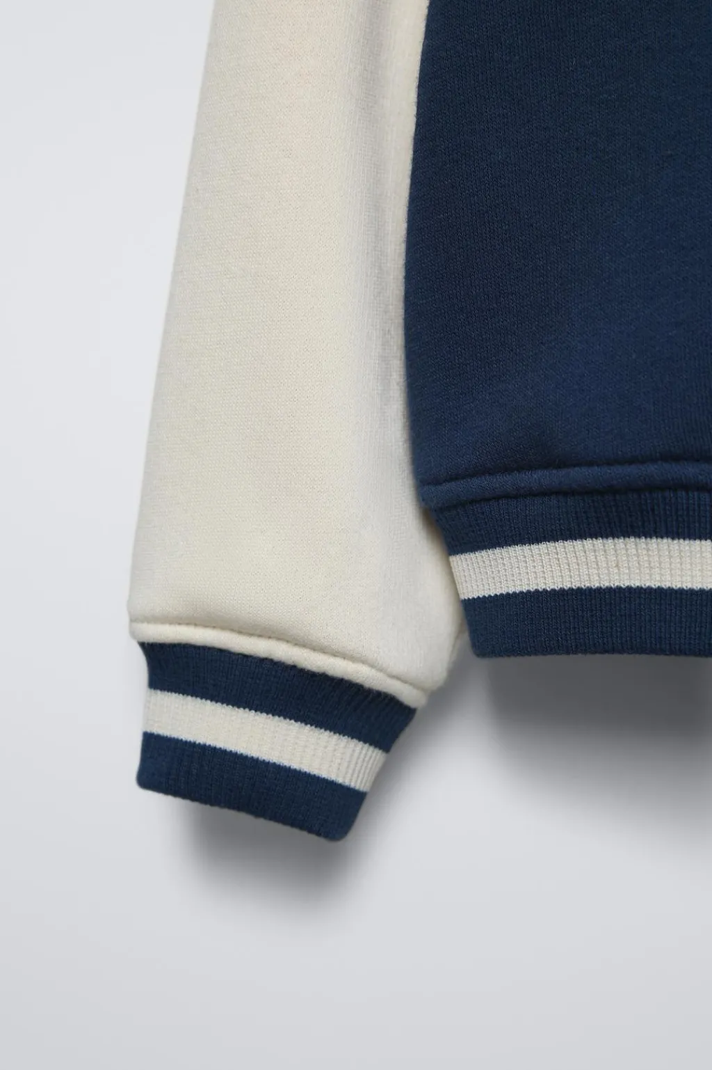 Niños ZARA 1½ - 6 Años·Abrigos|1½ - 6 Años·Sudaderas<BOMBER TEXTO