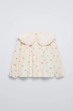 Niños ZARA 1½ - 6 Años·Camisetas<CAMISETA ESTAMPADO FLORES CUELLO BORDADO