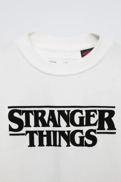 Niños ZARA 6 - 14 Años·Camisetas<CAMISETA FLOCK STRANGER THINGS ™/ © NETFLIX