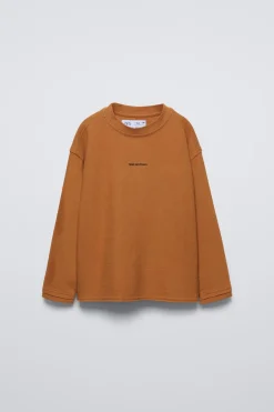 Niños ZARA 6 - 14 Años·Camisetas<CAMISETA TEXTO BORDADO
