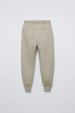 Niños ZARA 6 - 14 Años·Sudaderas|6 - 14 Años·Pantalones<CONJUNTO SUDADERA Y JOGGER TEXTO RELIEVE