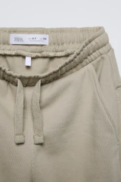 Niños ZARA 6 - 14 Años·Sudaderas|6 - 14 Años·Pantalones<CONJUNTO SUDADERA Y JOGGER TEXTO RELIEVE