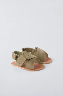 Niños ZARA 0 - 6 Meses·Patucos<SANDALIA PIEL CRUZADA