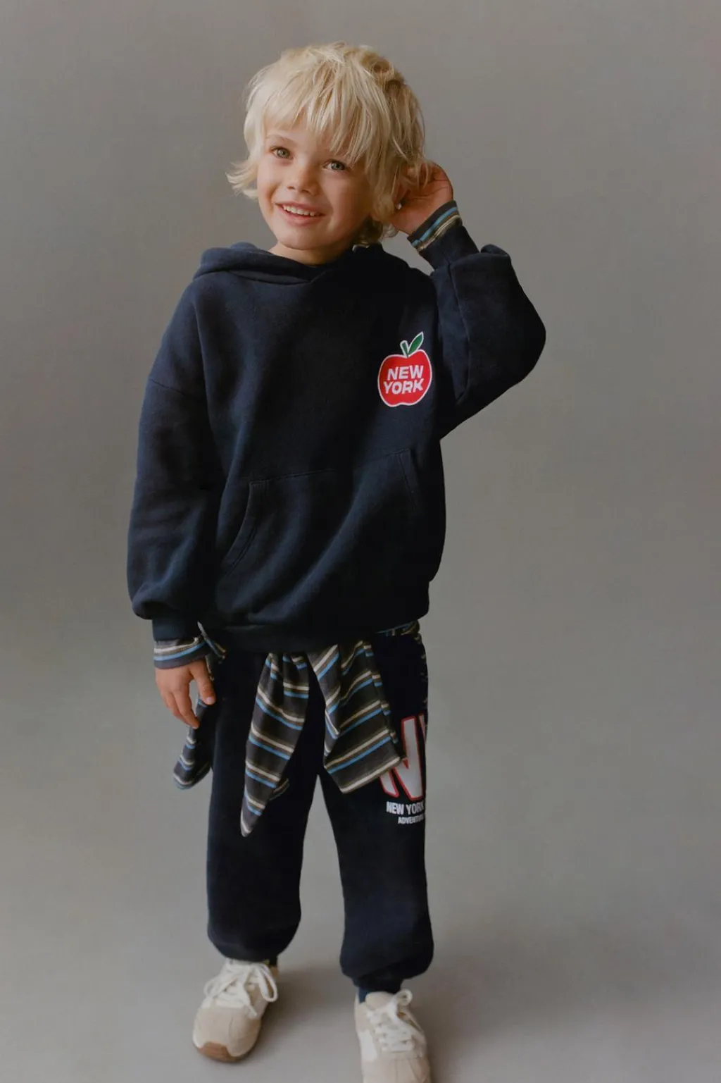 Niños ZARA 1½ - 6 Años·Sudaderas|1½ - 6 Años·Chándal<SUDADERA BORDADO MANZANA