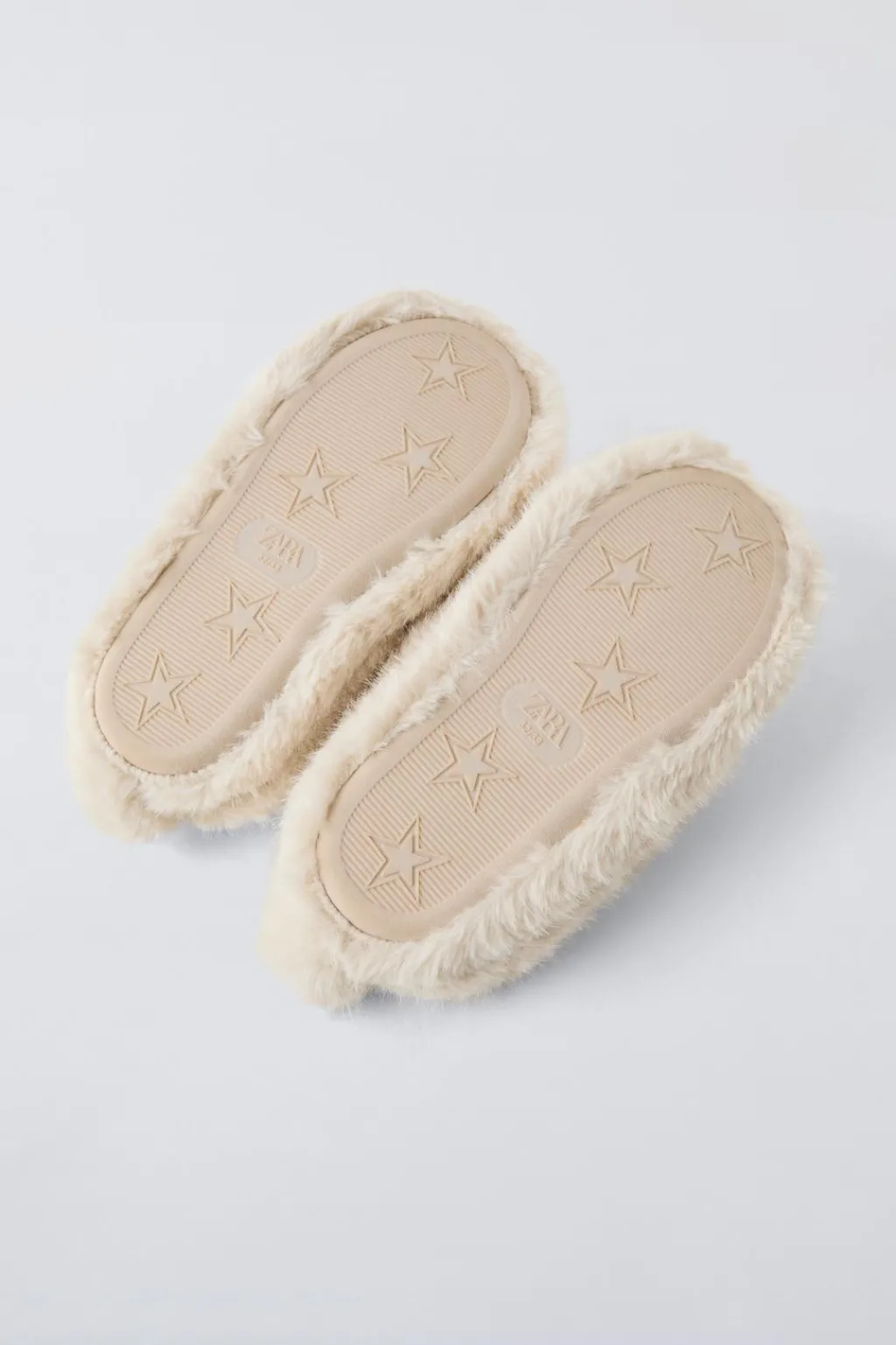 Niños ZARA 6 - 14 Años·Zapatos|6 - 14 Años·Zapatos<ZAPATILLA DE CASA OSITO